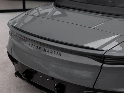 Used 2022 Aston Martin DBS Superleggera Volante image 32