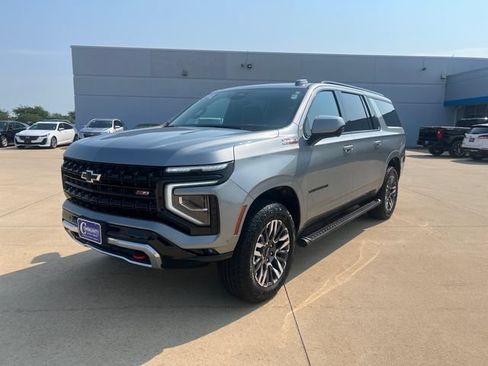 Certified 2025 Chevrolet Suburban Z71 AWD/4WD image 1
