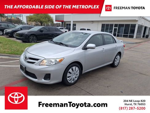 Used 2012 Toyota Corolla LE image 1
