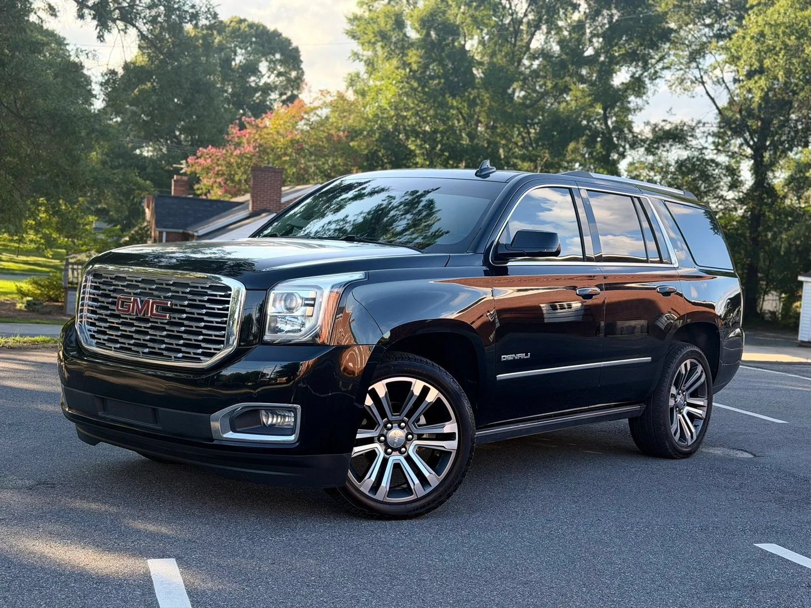 Used 2019 GMC Yukon Denali w/ Denali Ultimate Package RWD image 2