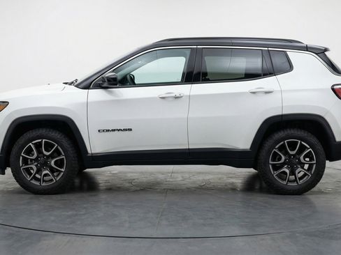 Used 2025 Jeep Compass Trailhawk AWD/4WD image 5