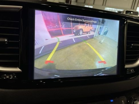 Used 2024 Chrysler Pacifica Touring-L FWD image 20