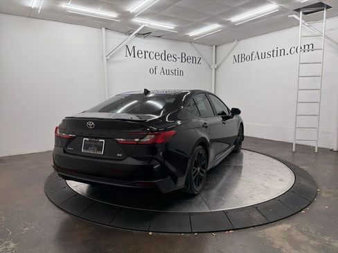 Used 2025 Toyota Camry SE image 5