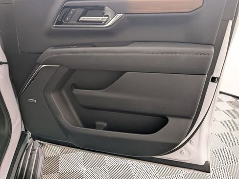 Certified 2025 GMC Yukon Denali image 35