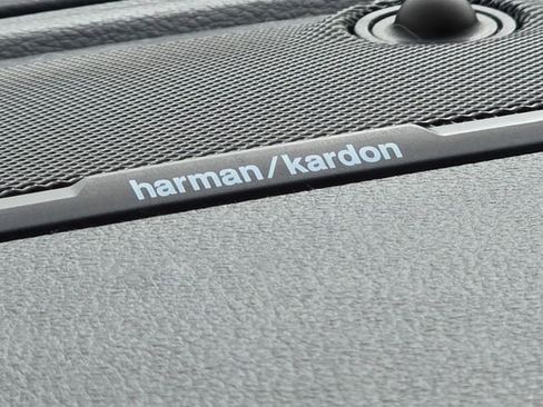 Used 2019 RAM 1500 Laramie AWD/4WD image 10
