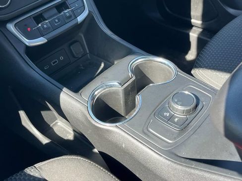 Used 2023 GMC Terrain SLE w/ LPO, Floor Liner Package FWD image 33