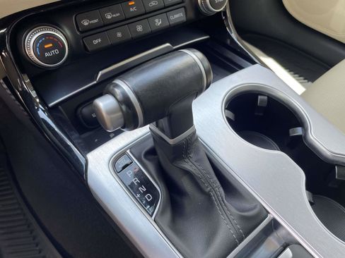 Used 2022 Kia Stinger GT1 AWD/4WD image 16