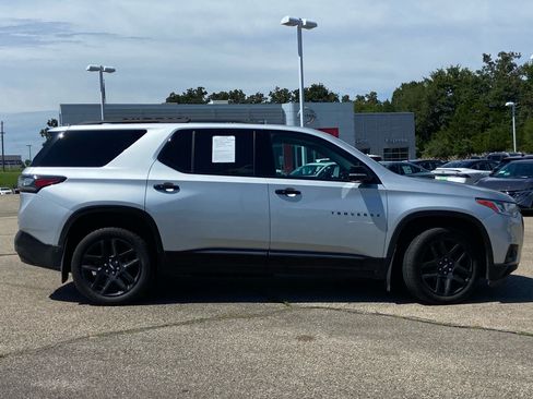 Used 2021 Chevrolet Traverse Premier w/ Redline Edition AWD/4WD image 2