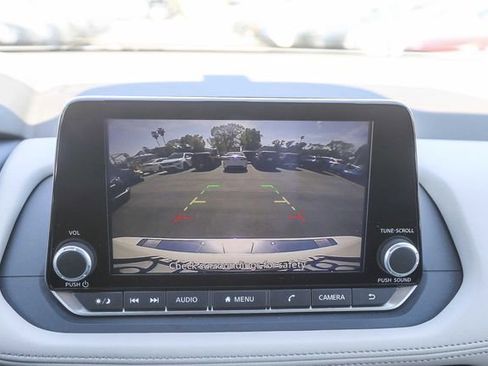 Used 2025 Nissan Rogue SV w/ SV Premium Package image 25