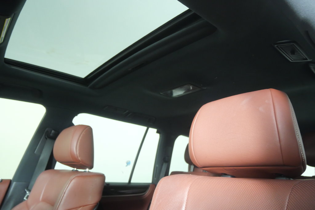 Used 2021 Lexus LX 570 4WD w/ Sport Package image 12