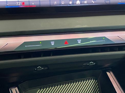 Used 2025 BMW X3 xDrive30i w/ Convenience Package image 18