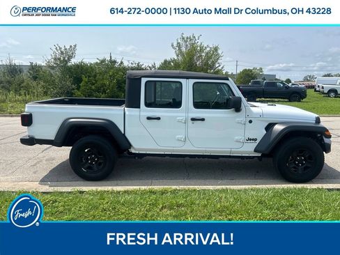 Used 2025 Jeep Gladiator Sport AWD/4WD image 3