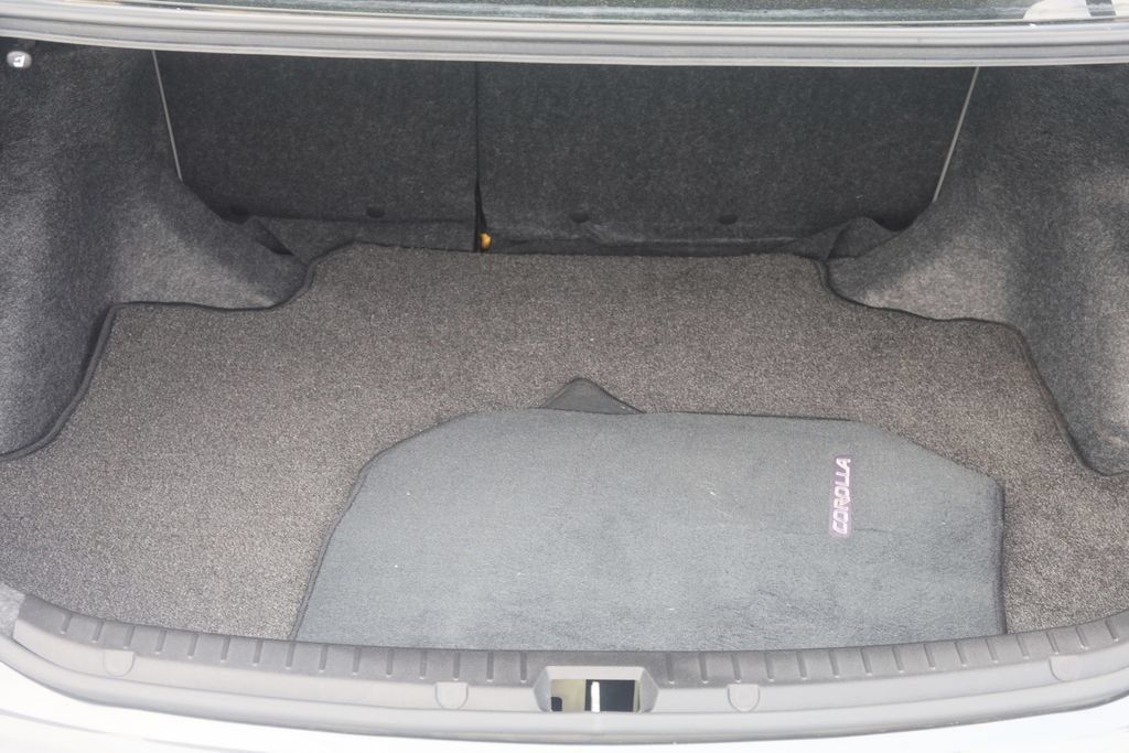 Used 2013 Toyota Corolla LE FWD image 25