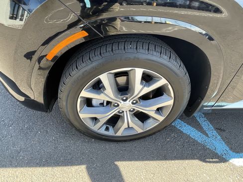 Certified 2022 Hyundai Palisade Limited w/ Winter Package AWD/4WD image 9
