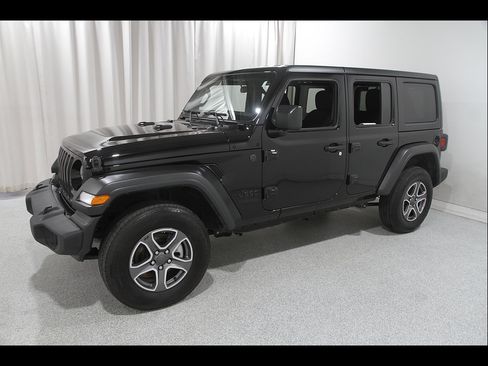 Used 2022 Jeep Wrangler Unlimited Sport AWD/4WD image 3