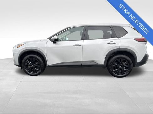 Used 2022 Nissan Rogue SV image 4