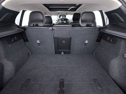 Certified 2025 Volvo XC40 B5 Plus image 32