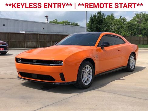 Used 2025 Dodge Charger R/T w/ Sun & Sound Package image 3