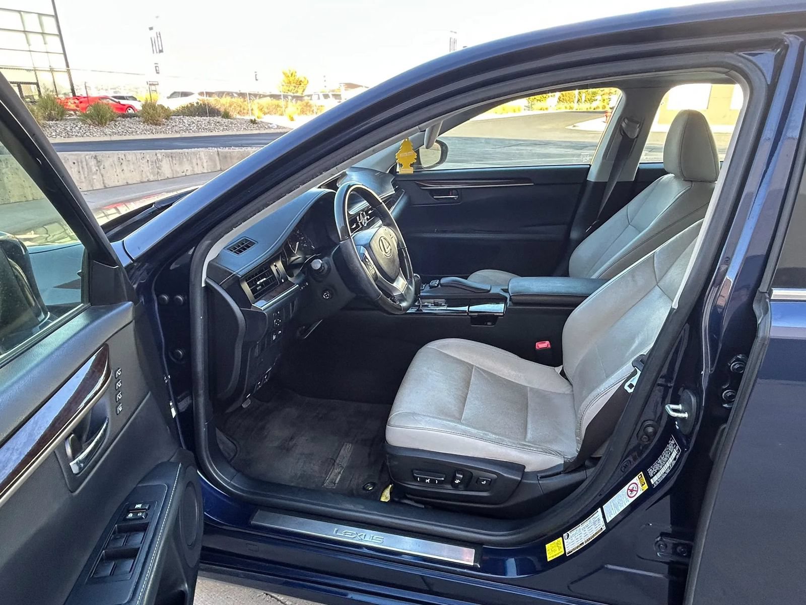 Used 2015 Lexus ES 350 w/ Luxury Package FWD image 9