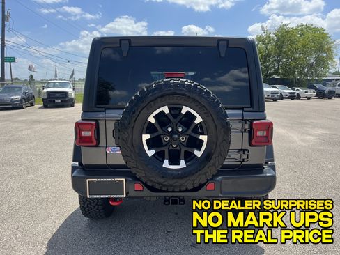 Used 2025 Jeep Wrangler Unlimited Rubicon AWD/4WD image 3