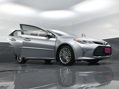 Used 2016 Toyota Avalon Limited image 27