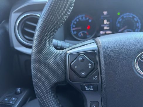 Used 2021 Toyota Tacoma TRD Off-Road image 28