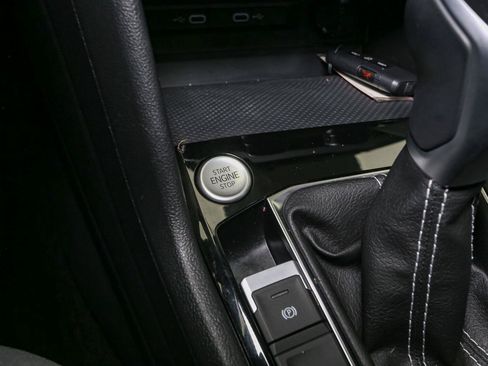 Certified 2024 Volkswagen Taos S FWD image 31