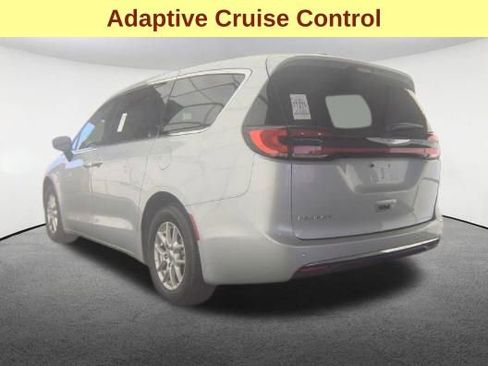 Used 2024 Chrysler Pacifica Touring-L FWD image 8