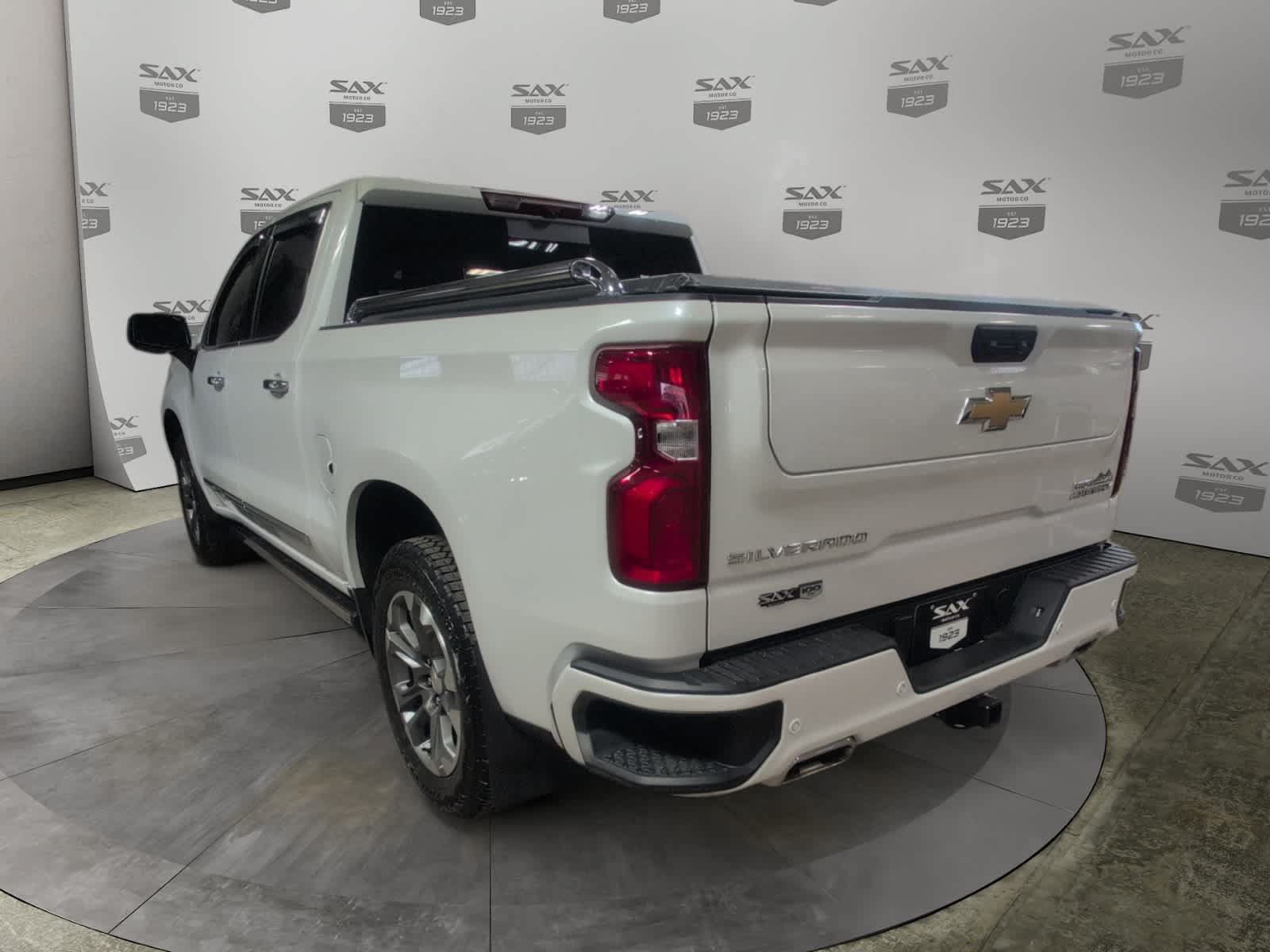 Used 2023 Chevrolet Silverado 1500 High Country AWD/4WD image 3