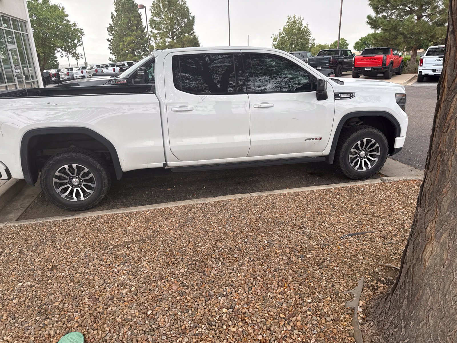 Used 2022 GMC Sierra 1500 AT4 w/ AT4 Preferred Package AWD/4WD image 2