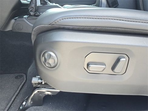 New 2025 Jeep Gladiator Sport image 9