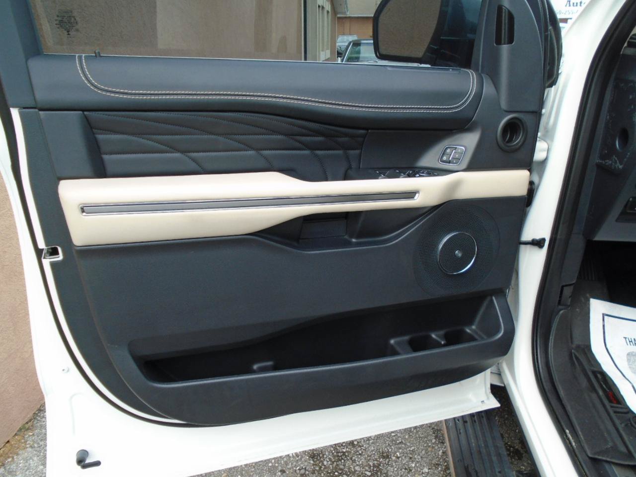 Used 2024 Ford Expedition Platinum RWD image 18