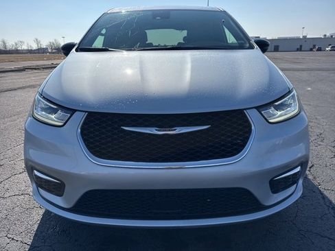 New 2026 Chrysler Pacifica Select image 2