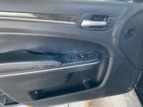 Used 2019 Chrysler 300 Limited AWD/4WD image 29