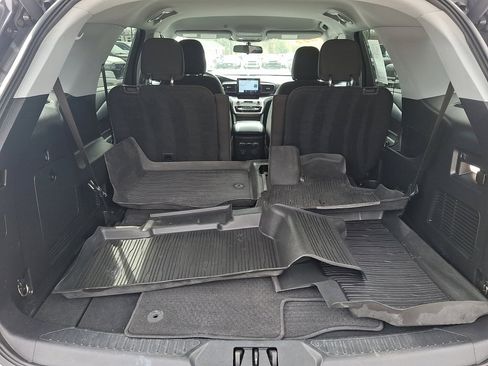 Used 2022 Ford Explorer XLT image 18