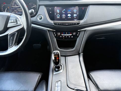 Used 2017 Cadillac XT5 Premium Luxury w/ Driver Assist Package FWD image 16