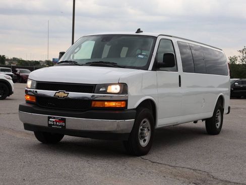 Used 2025 Chevrolet Express 3500 LT w/ LT Preferred Equipment Group RWD image 6