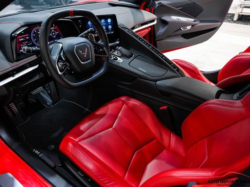 Used 2021 Chevrolet Corvette Stingray Coupe w/ Z51 Performance Package RWD image 9