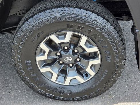 Used 2023 Toyota Tacoma TRD Off-Road AWD/4WD image 15