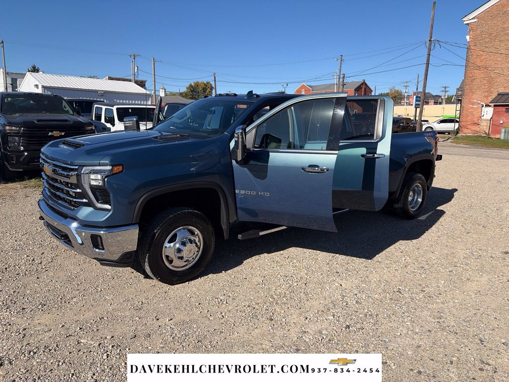 Used 2024 Chevrolet Silverado 3500 LTZ w/ LTZ Plus Package AWD/4WD image 33