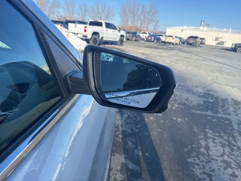 Used 2018 Chevrolet Equinox LT image 8