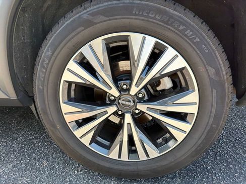 Used 2023 Nissan Rogue SV FWD image 9