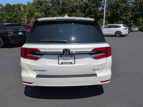 Used 2024 Honda Odyssey Elite image 4