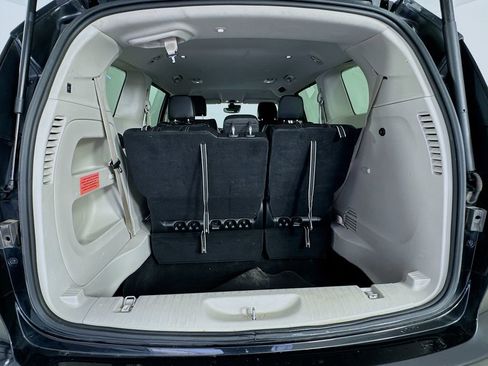 Used 2024 Chrysler Pacifica Touring-L FWD image 32