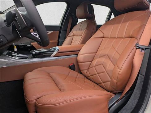 New 2026 BMW 750e xDrive w/ Executive Package image 4