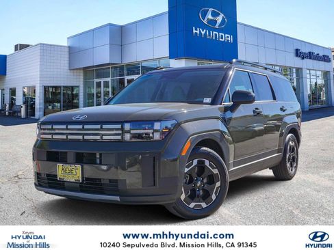 Used 2025 Hyundai Santa Fe SEL image 1