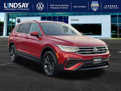 Used 2022 Volkswagen Tiguan SE w/ Panoramic Sunroof Package image 1