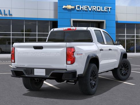 New 2026 Chevrolet Colorado Trail Boss w/ Off-Road Front Bumper Package AWD/4WD image 4