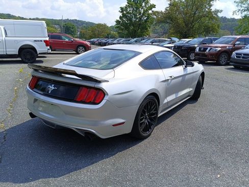 Used 2016 Ford Mustang Coupe RWD image 4