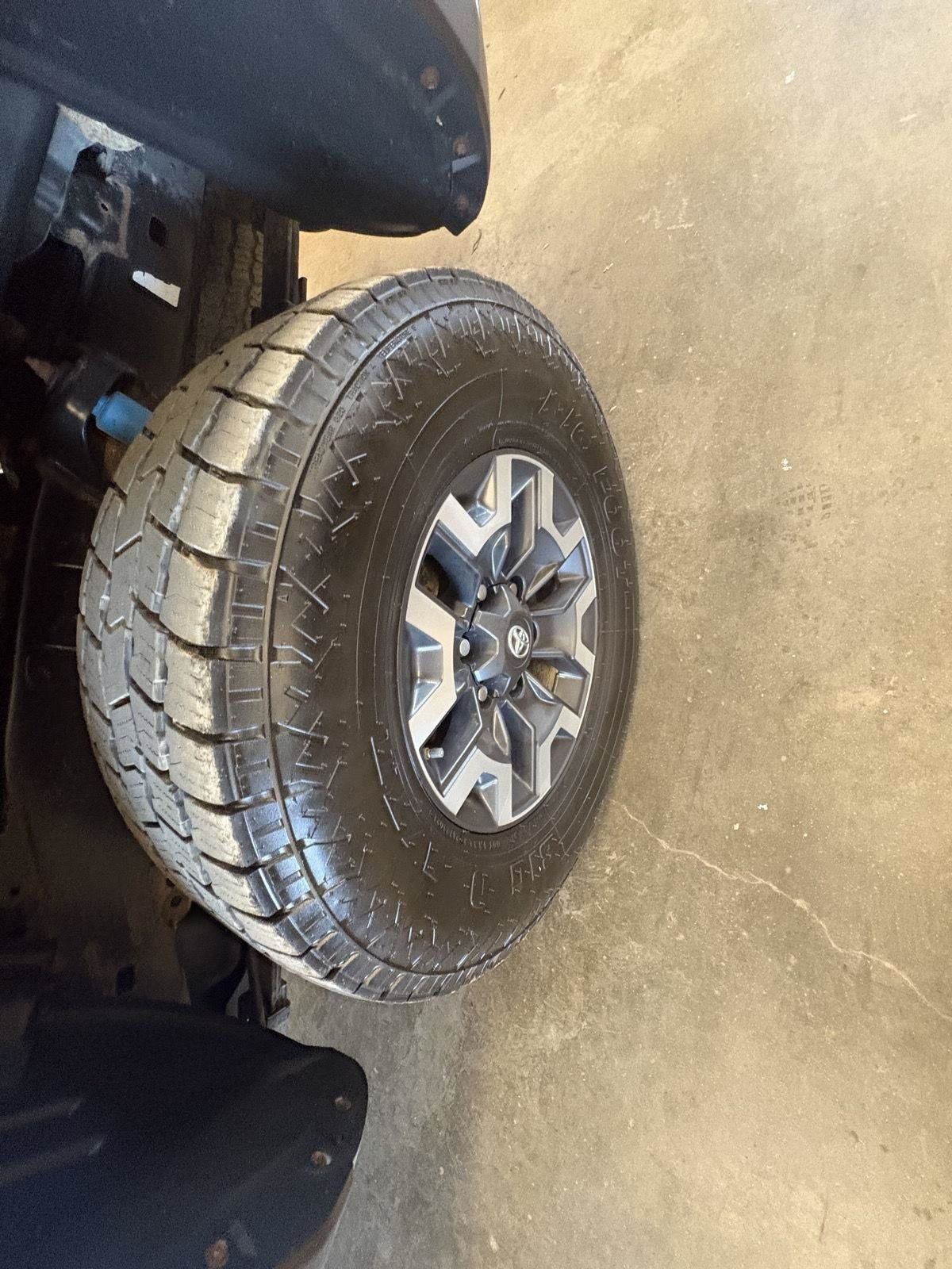 Used 2019 Toyota Tacoma TRD Off-Road AWD/4WD image 10